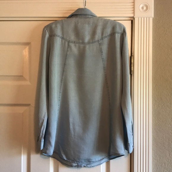 Beautiful soft button down - Picture 2 of 3